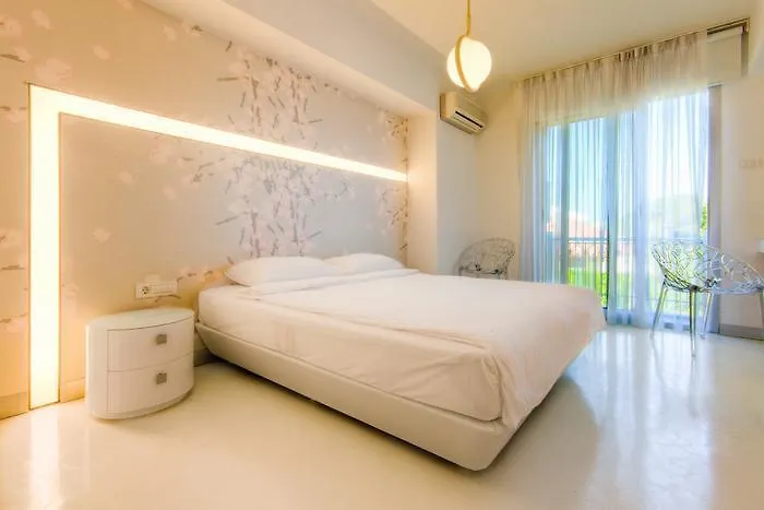 Villasaray & מלון